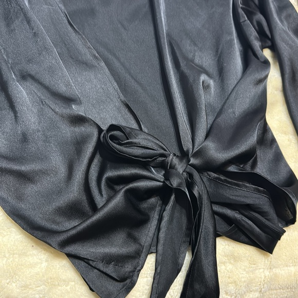 Urban Outfitters front tie crop top - Picture 5 of 11